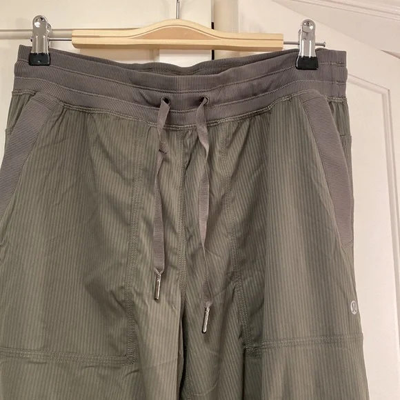 Lululemon dance studio cargo pants - Picture 2 of 5